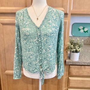 💕3 for $15💕Hippie Rose Mint Floral Blouse